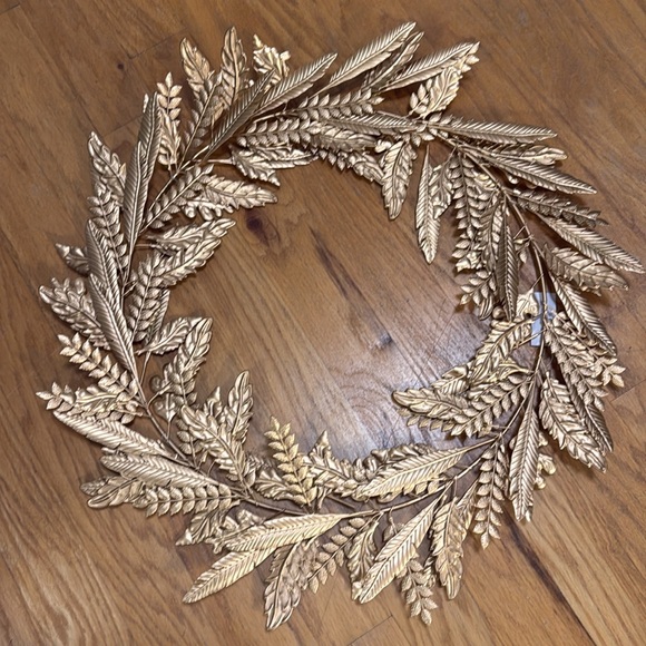 Frontgate Metal Feather Wreath - 24” - Picture 4 of 16